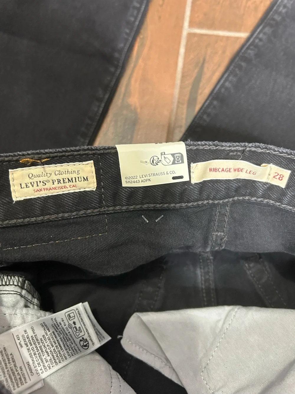 Levi’s Premium Black Ribcage Wide Leg Denim High Rise Jeans Womens 28 - Picture 5 of 5
